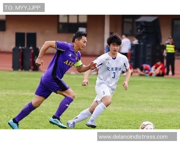 足球明星瘦腿图片大揭秘看他们如何保持完美身材与运动表现 足球明星瘦腿图片大揭秘看他们如何保持完美身材与运动表现